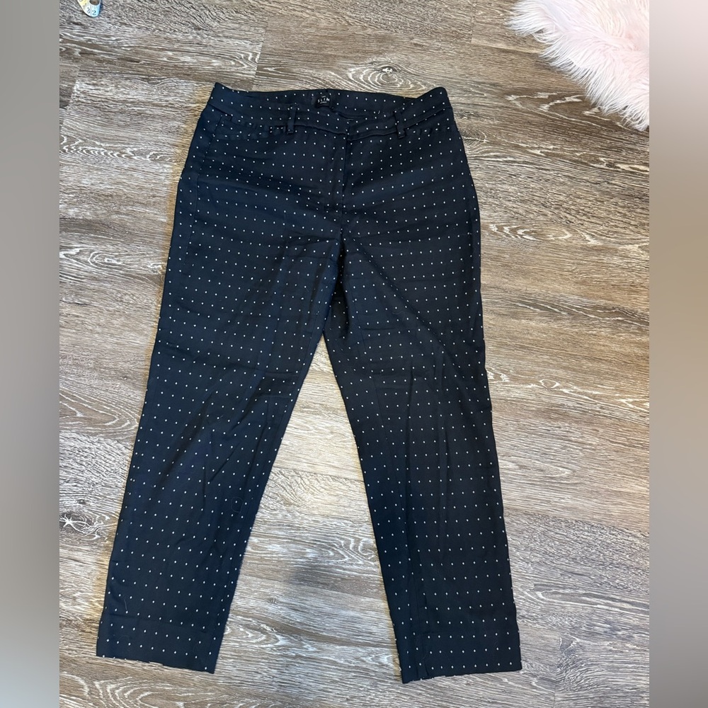 Great black & cream capri trousers